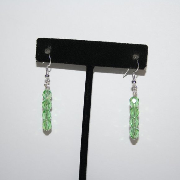 Beautiful nwot silver and green crystal drop earrings 1.75" - Picture 3 of 4